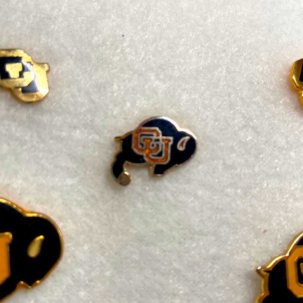 CU University of Colorado local/tie pin